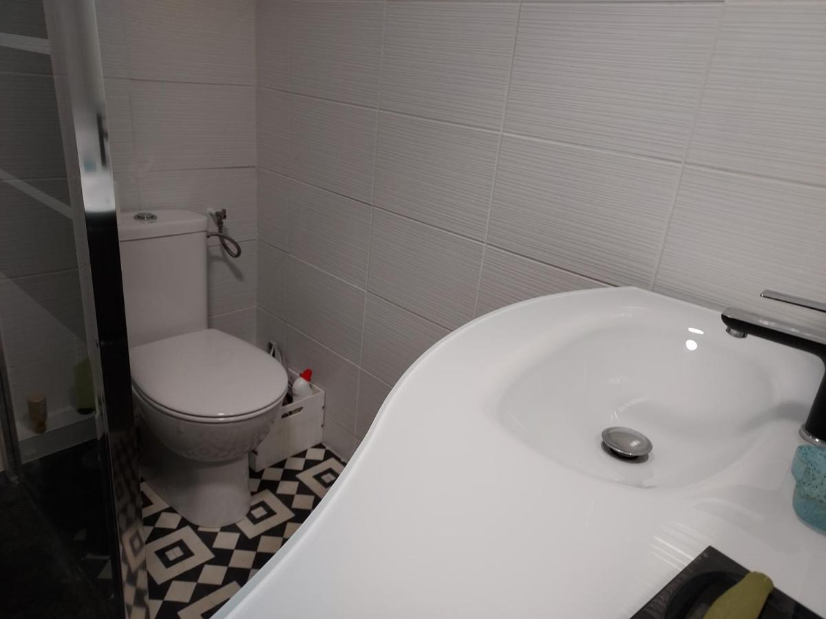 Rez-de-chaussée Privatif Spacieux 3* D'une Centre * Hyères